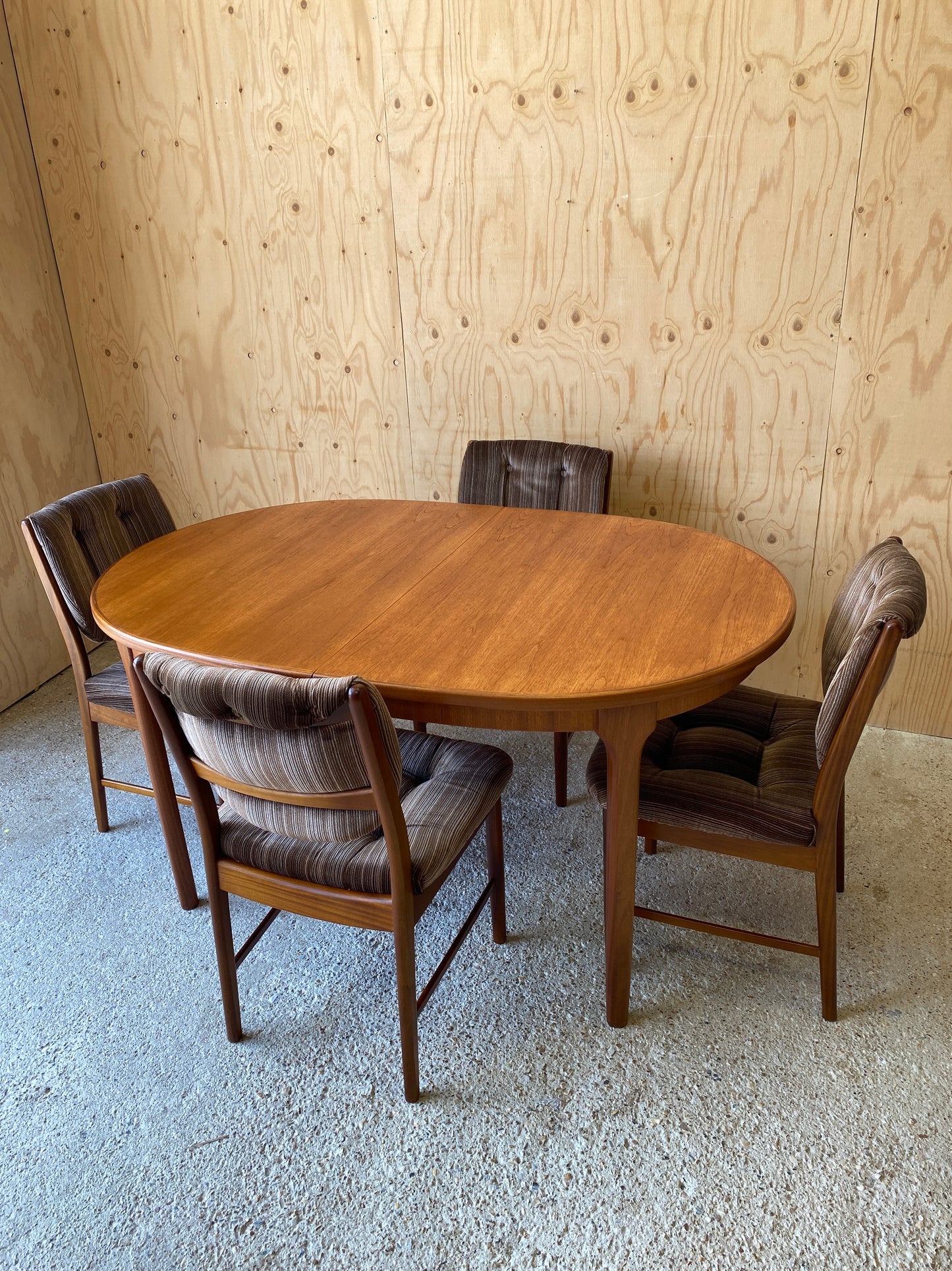 McIntosh Dining Table & Chairs