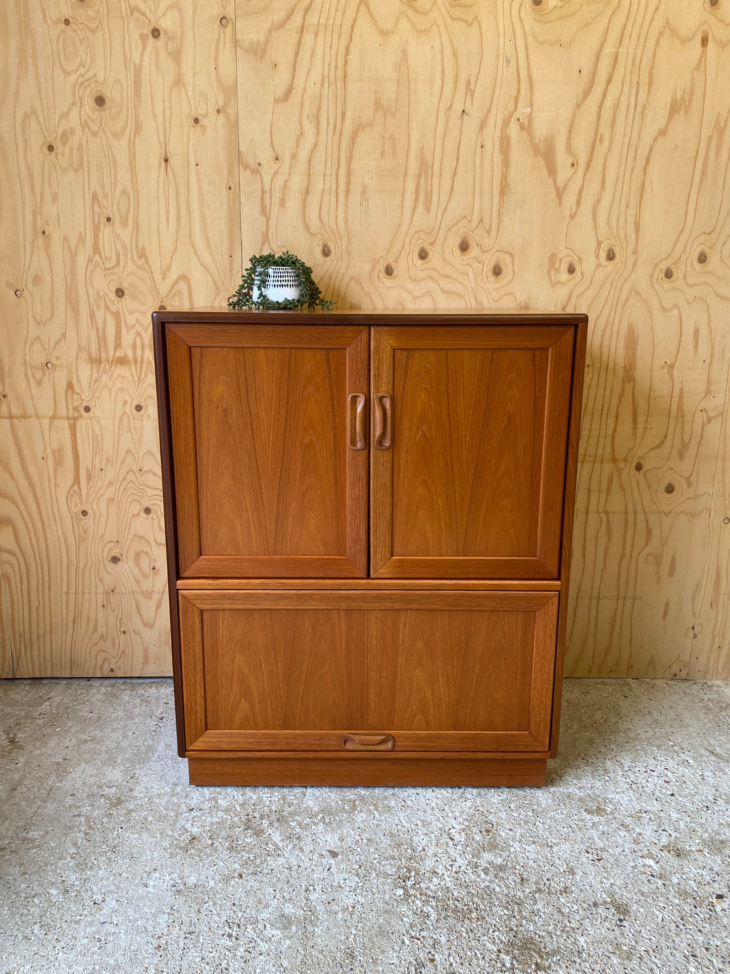 GPlan Fresco Media Cabinet