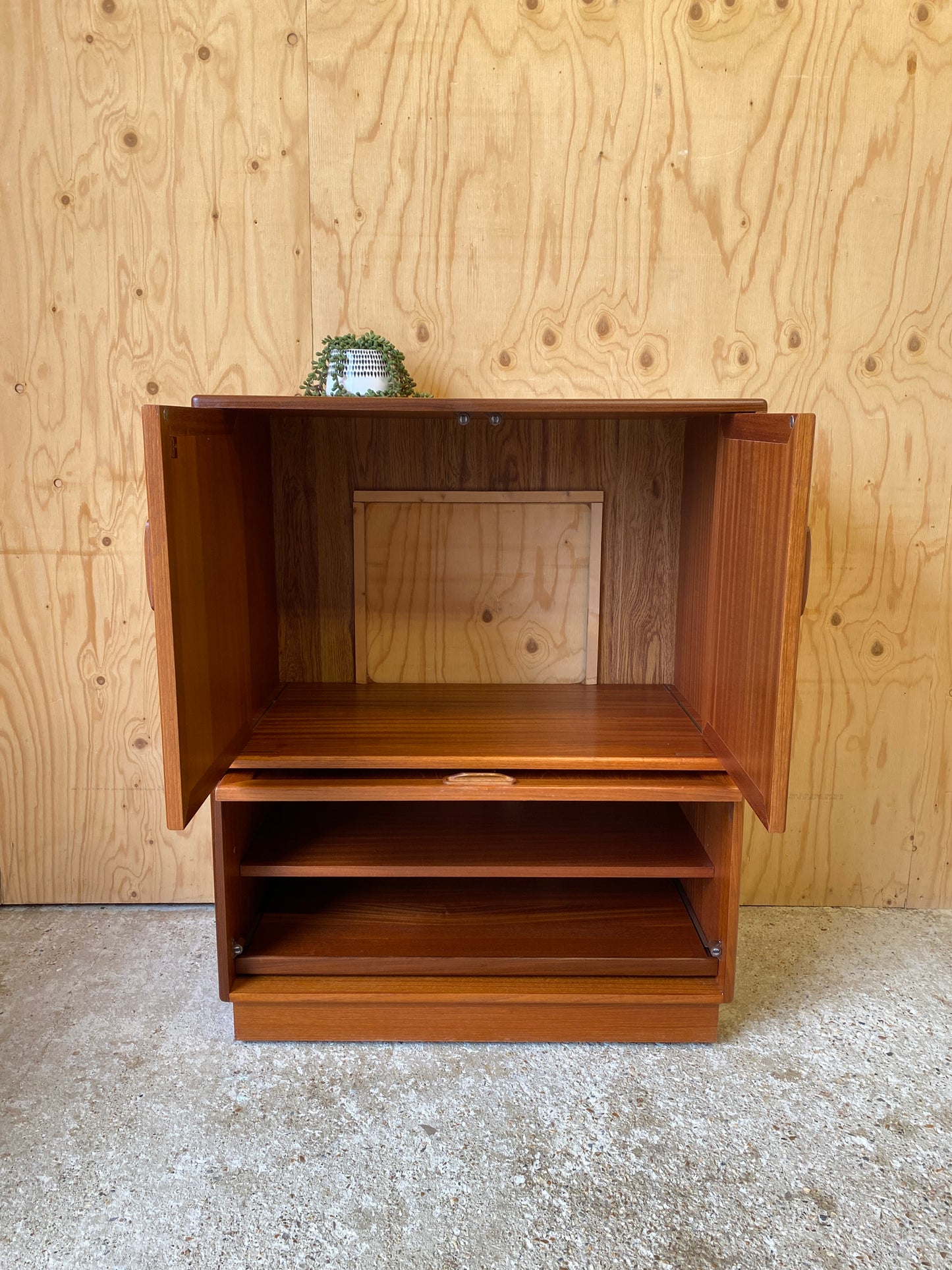 GPlan Fresco Media Cabinet