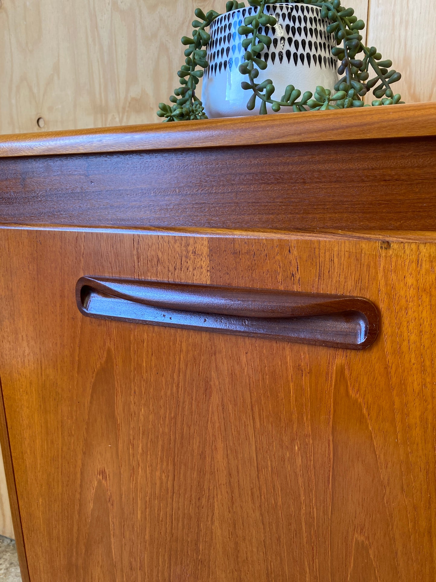 GPlan Drinks Cabinet