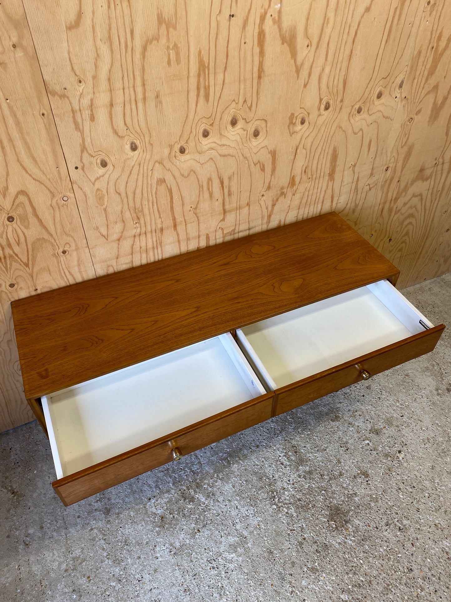 Meredew Chest of Drawers