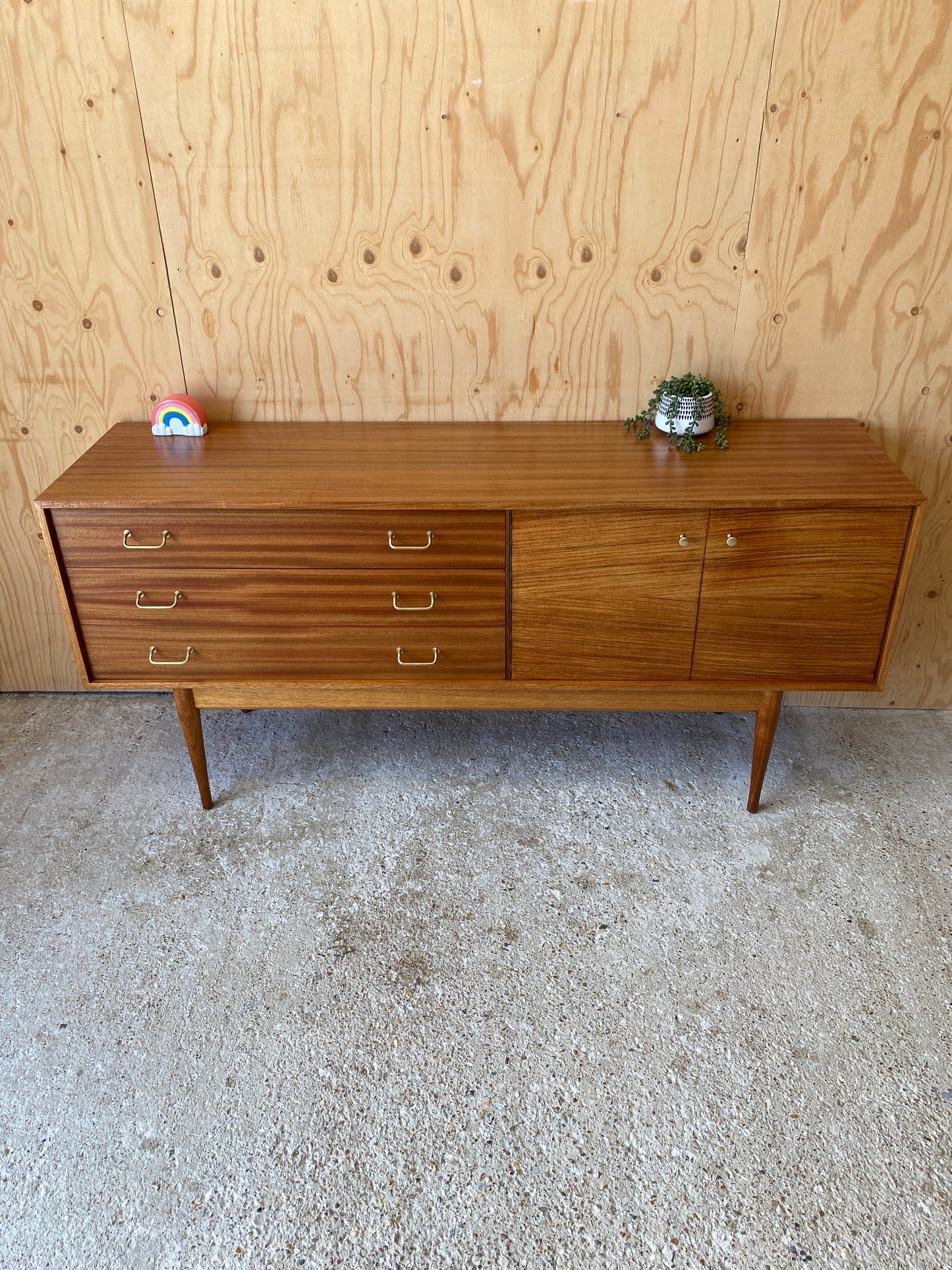 Uniflex Sideboard