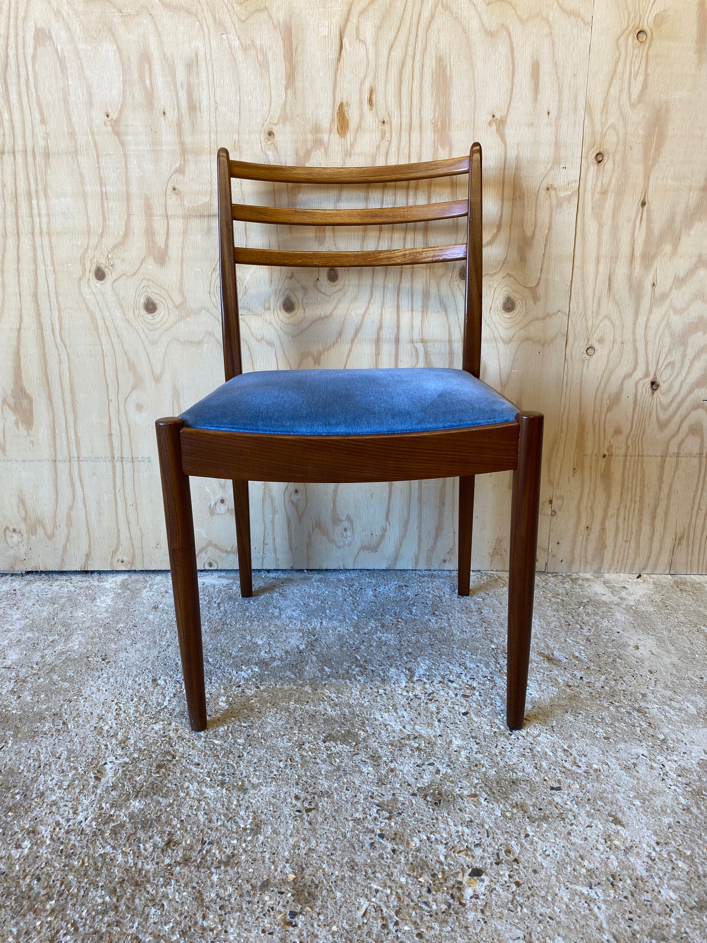 GPlan Dining Table & 4 Chairs