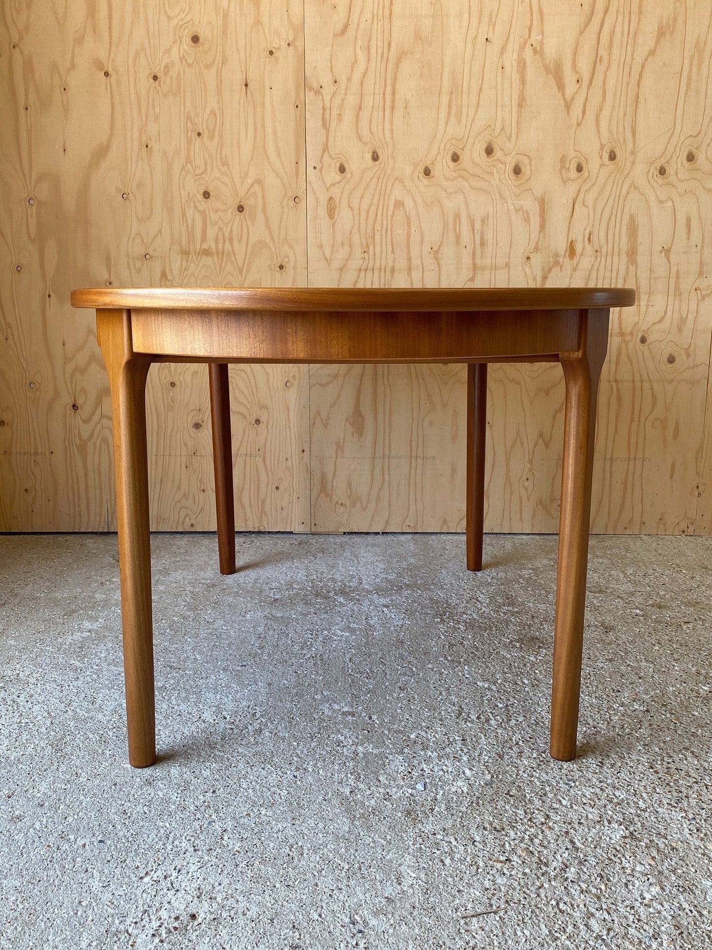 McIntosh Dining Table & Chairs
