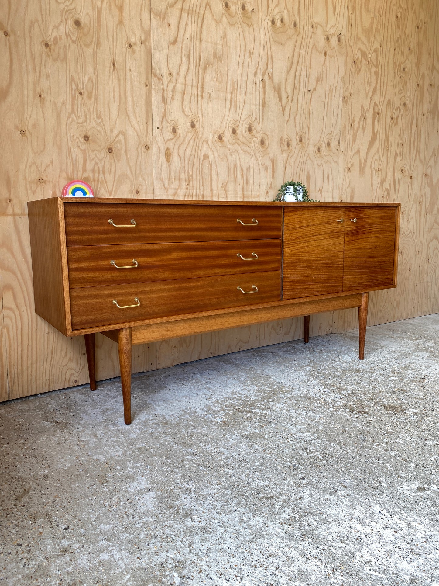 Uniflex Sideboard