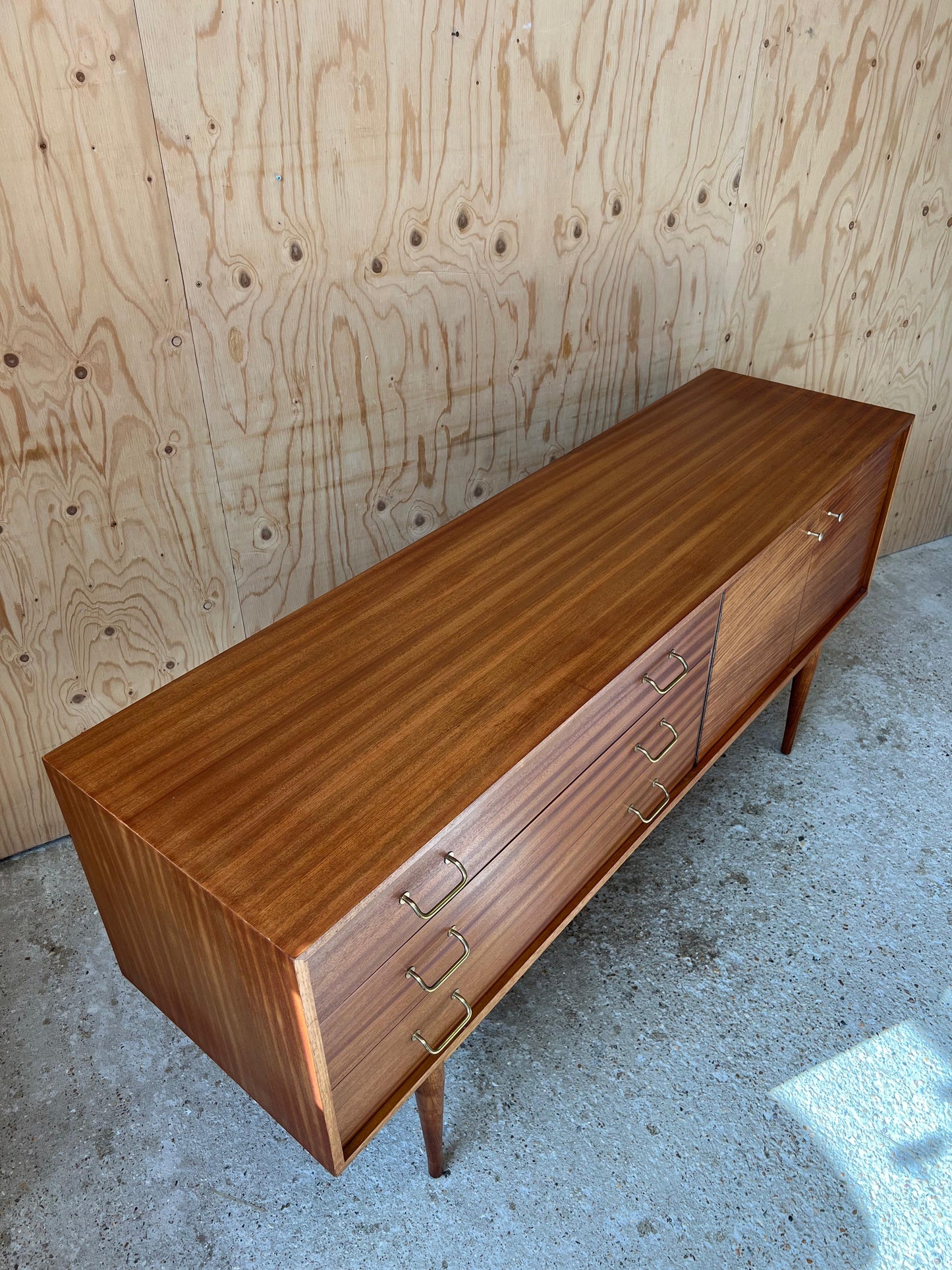 Uniflex Sideboard