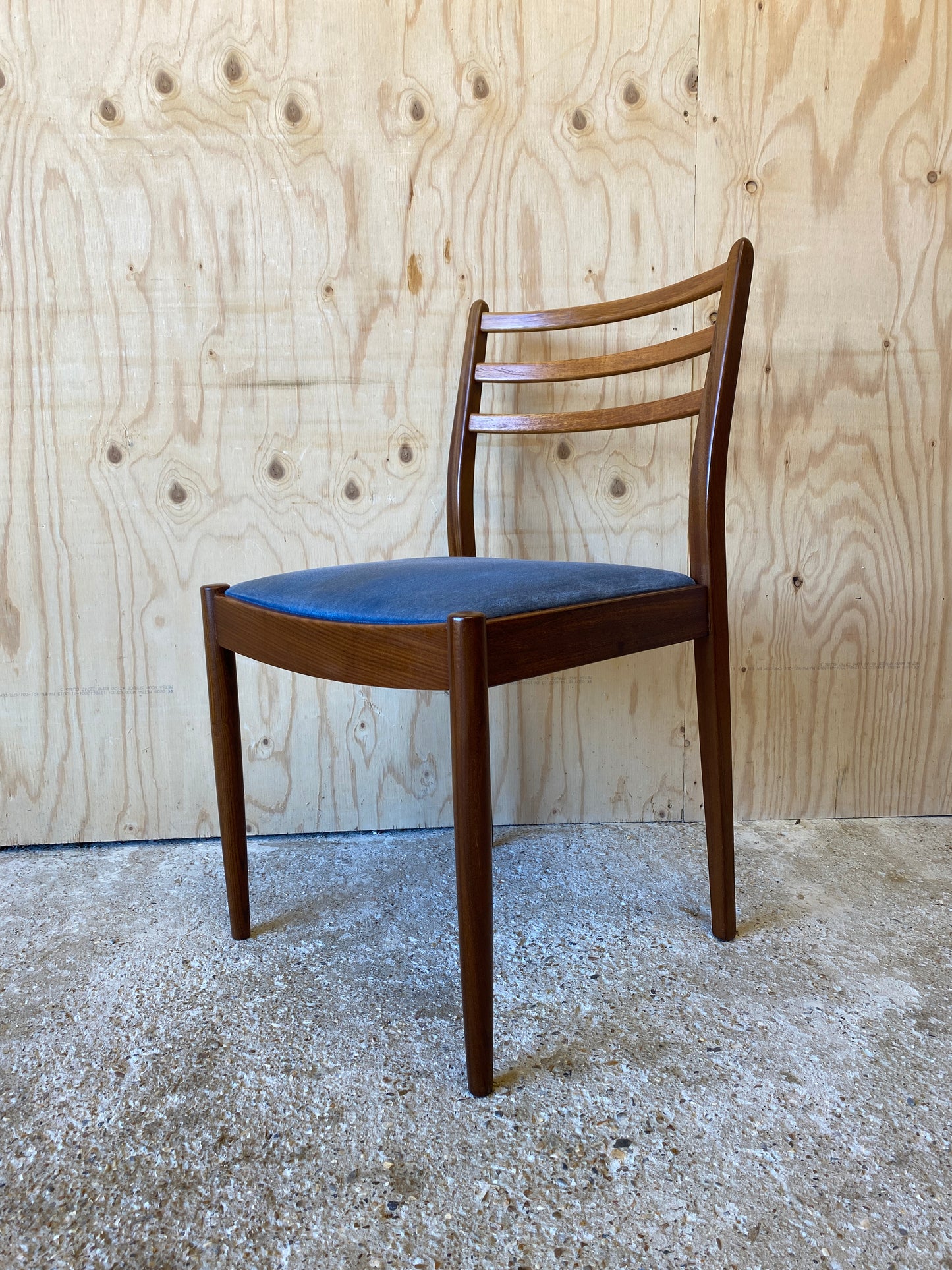 GPlan Dining Table & 4 Chairs