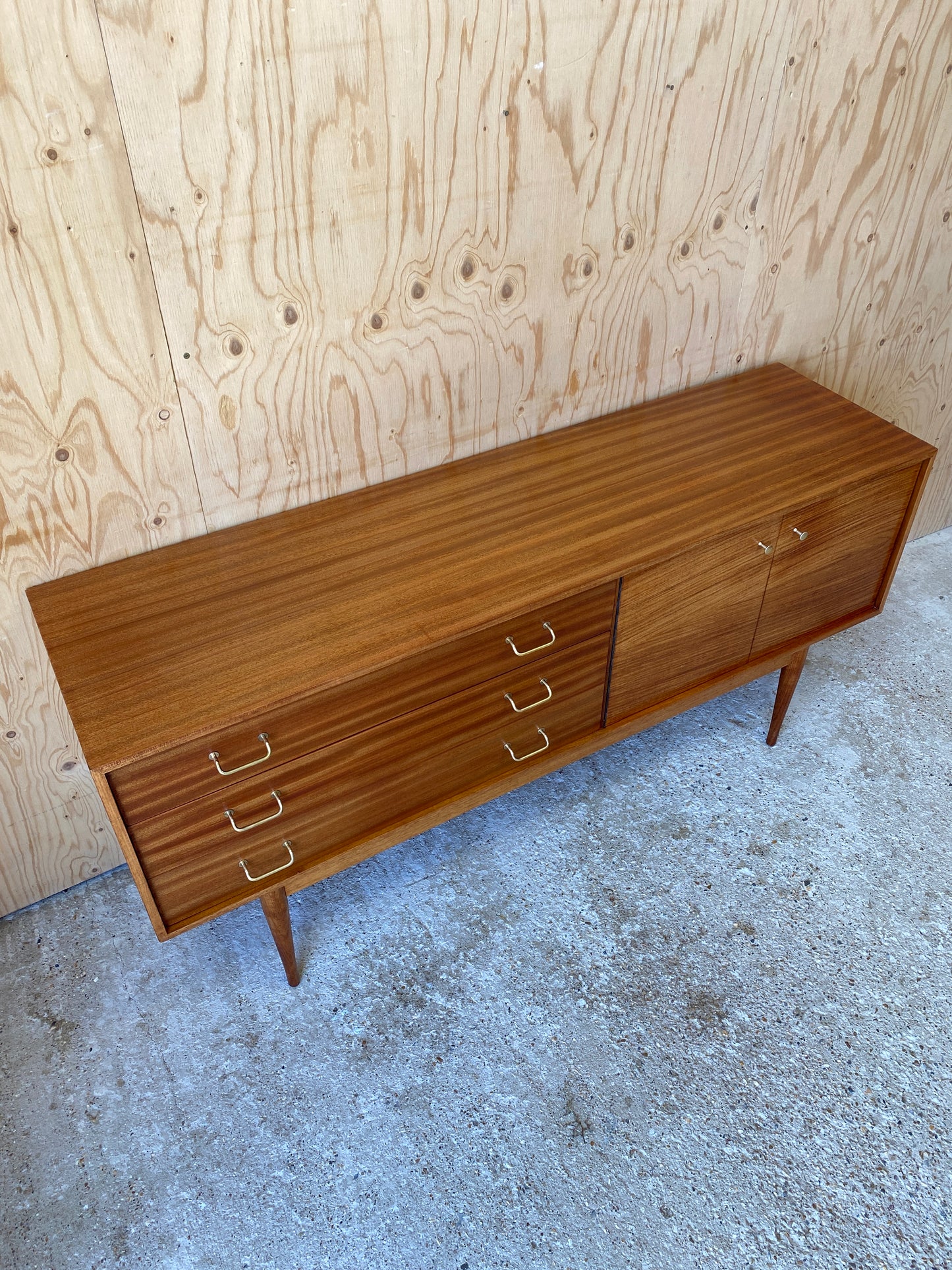 Uniflex Sideboard