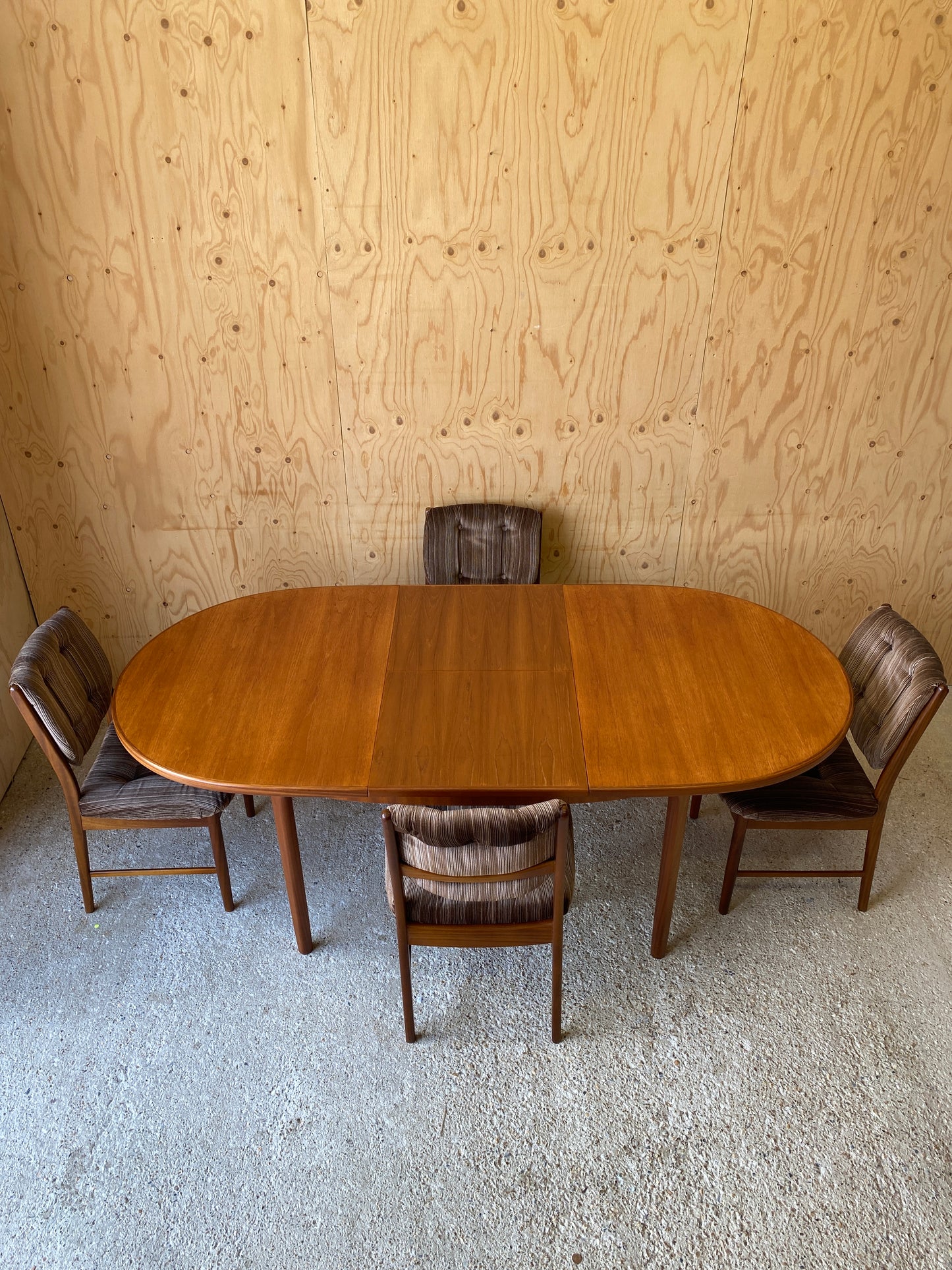 McIntosh Dining Table & Chairs