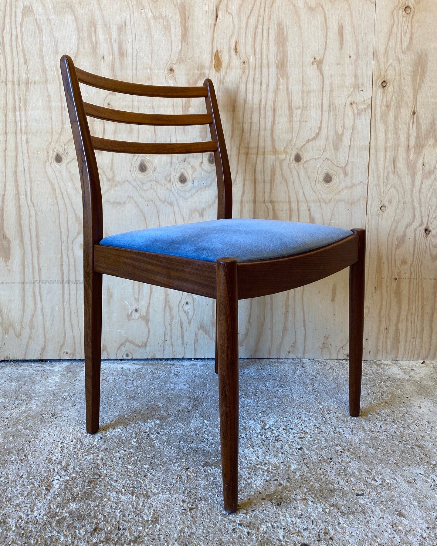 GPlan Dining Table & 4 Chairs