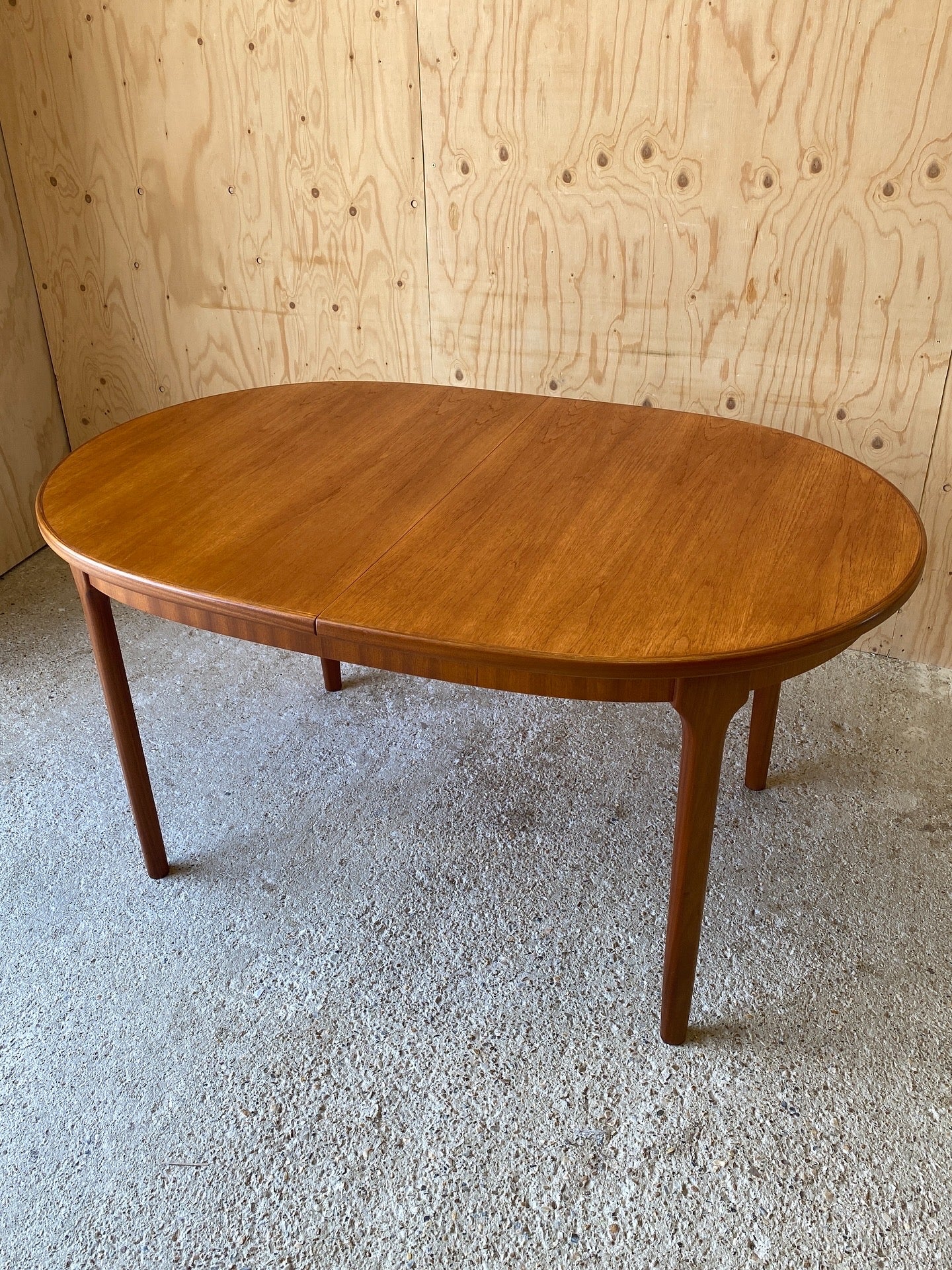 McIntosh Dining Table & Chairs