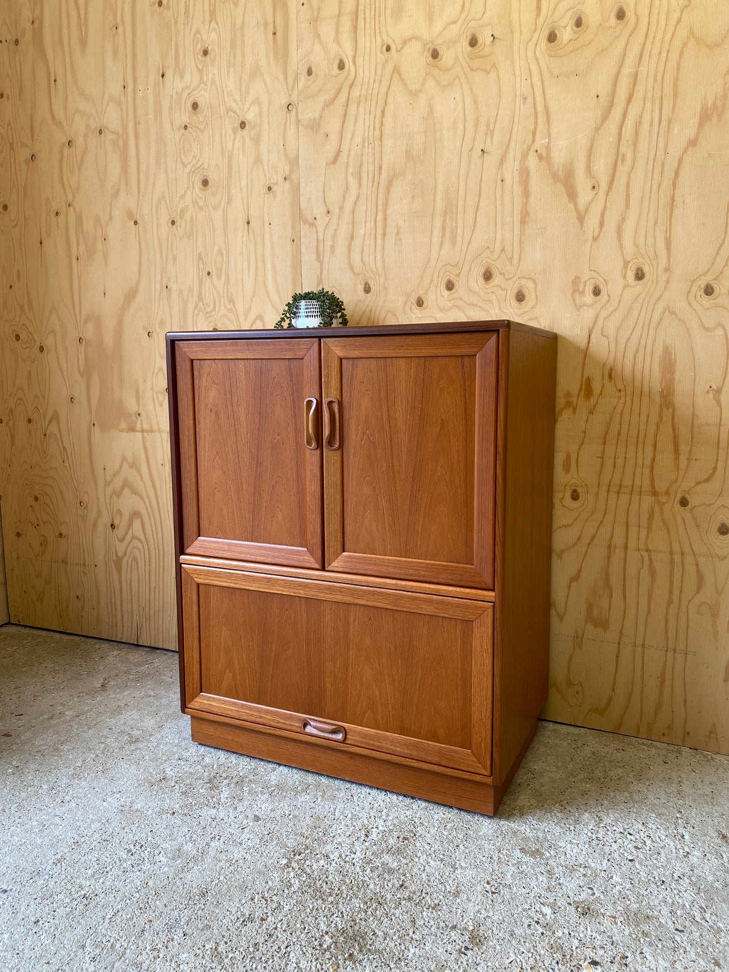 GPlan Fresco Media Cabinet