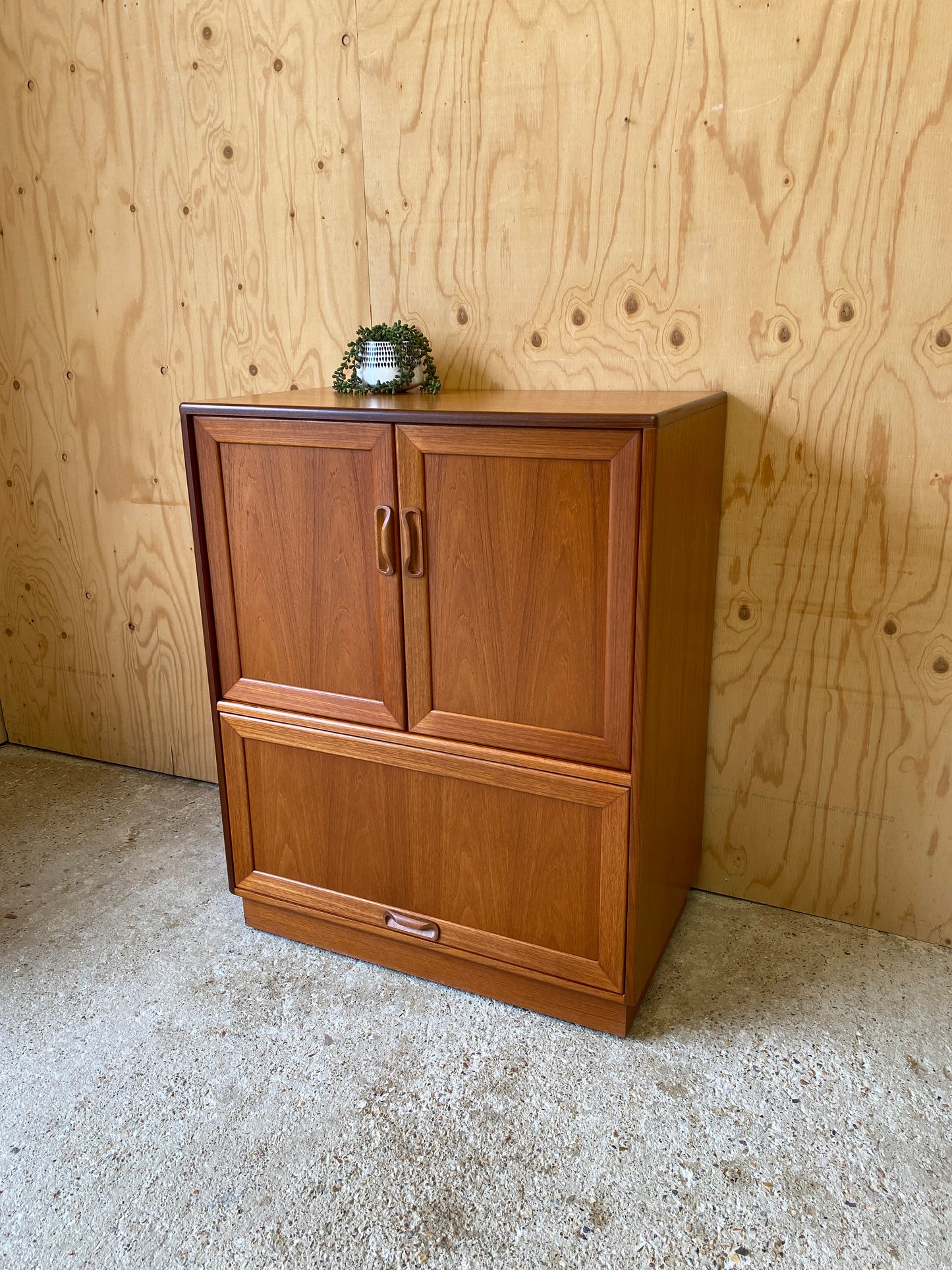 GPlan Fresco Media Cabinet