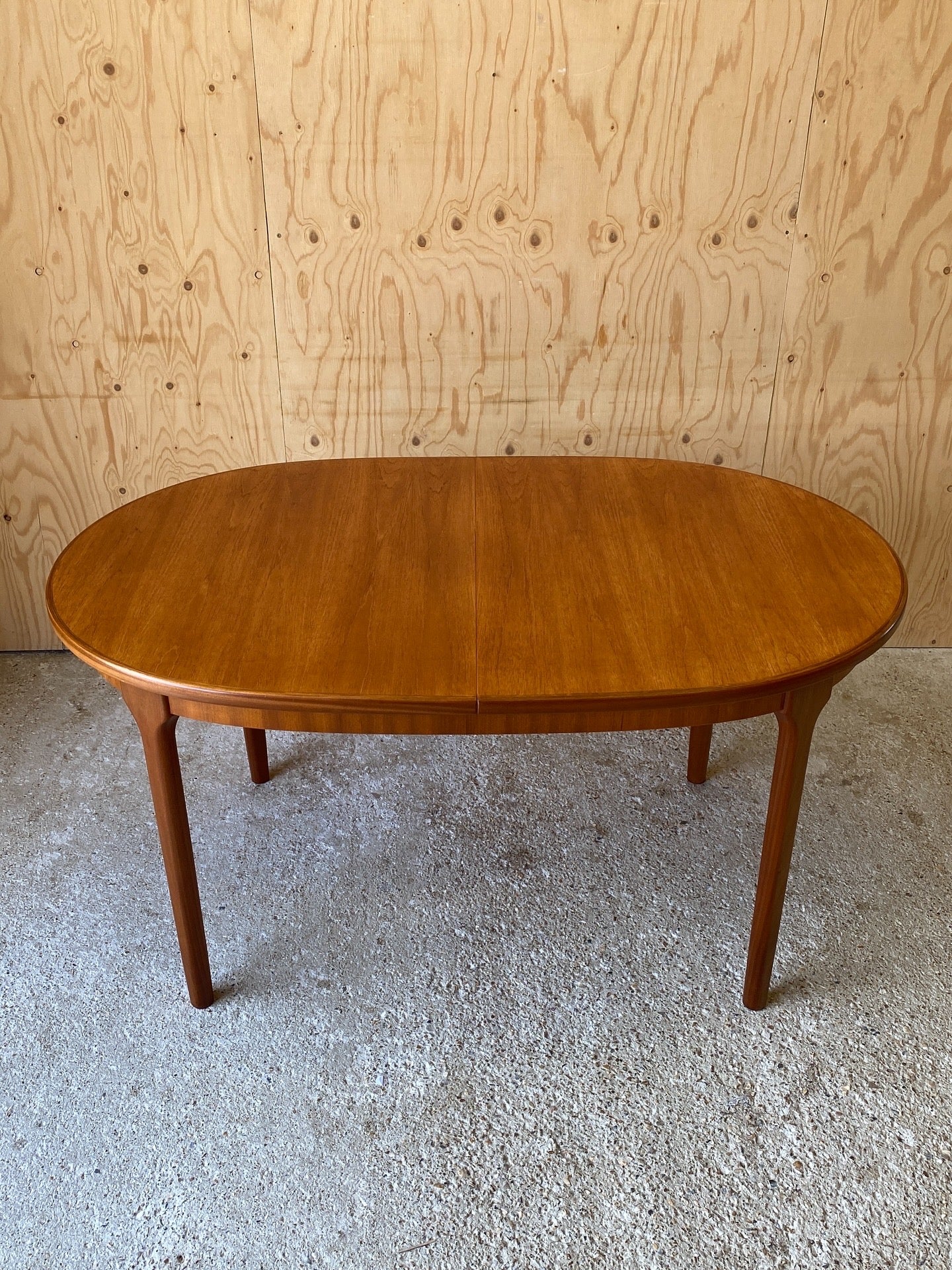 McIntosh Dining Table & Chairs