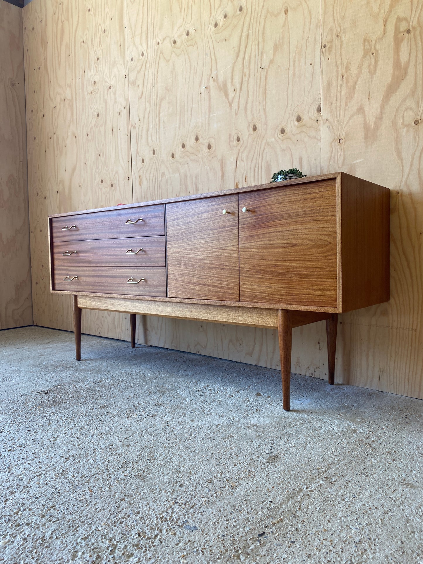Uniflex Sideboard