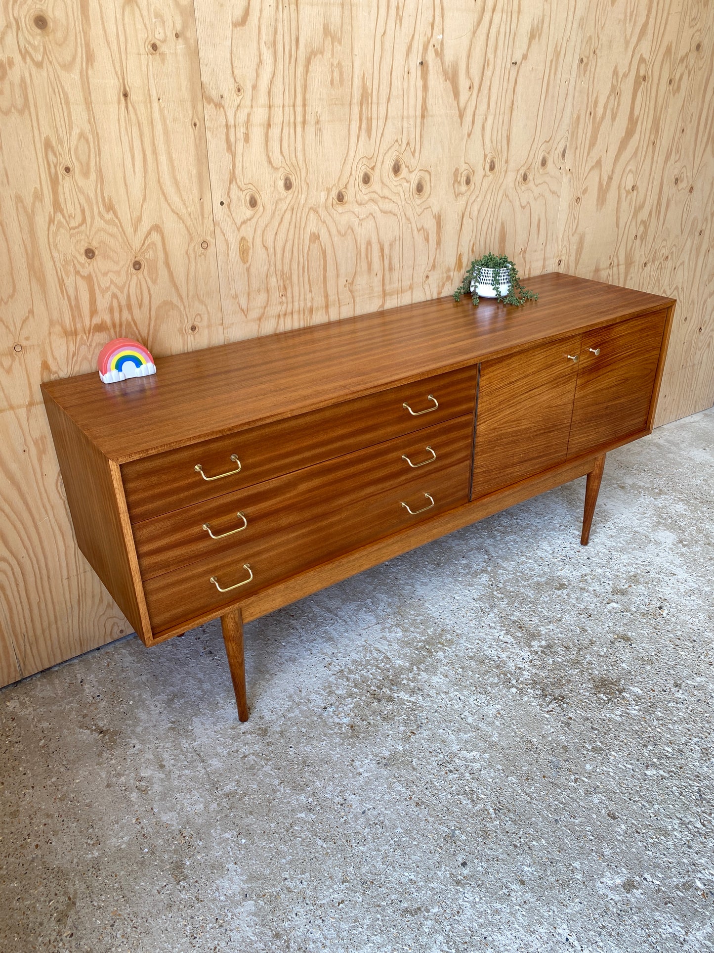 Uniflex Sideboard