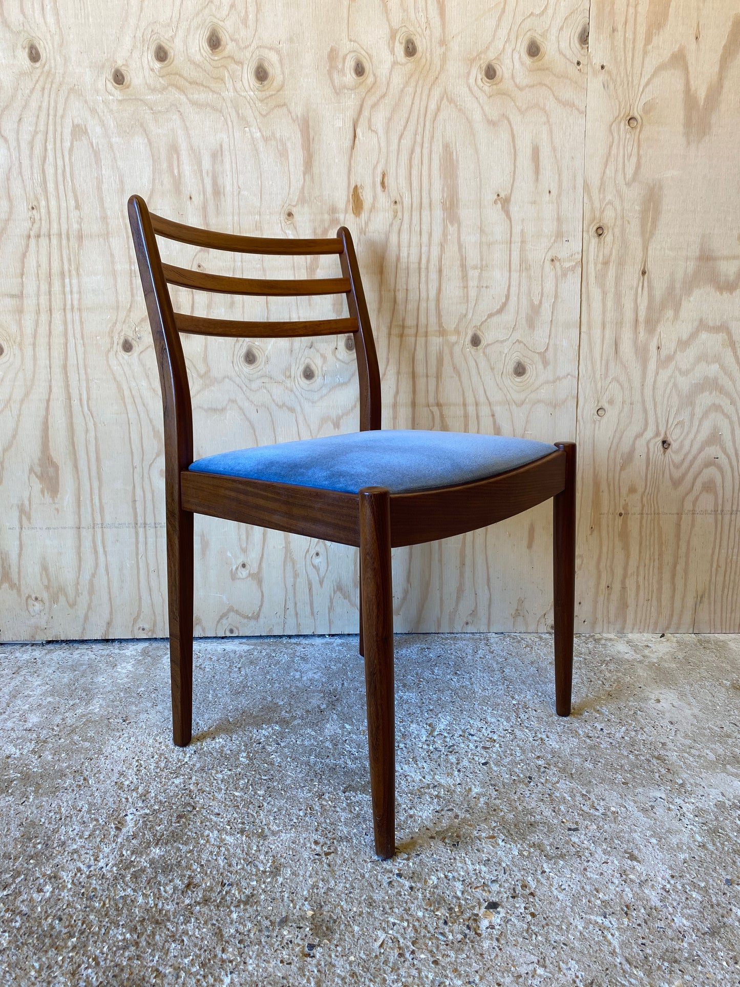 GPlan Dining Table & 4 Chairs