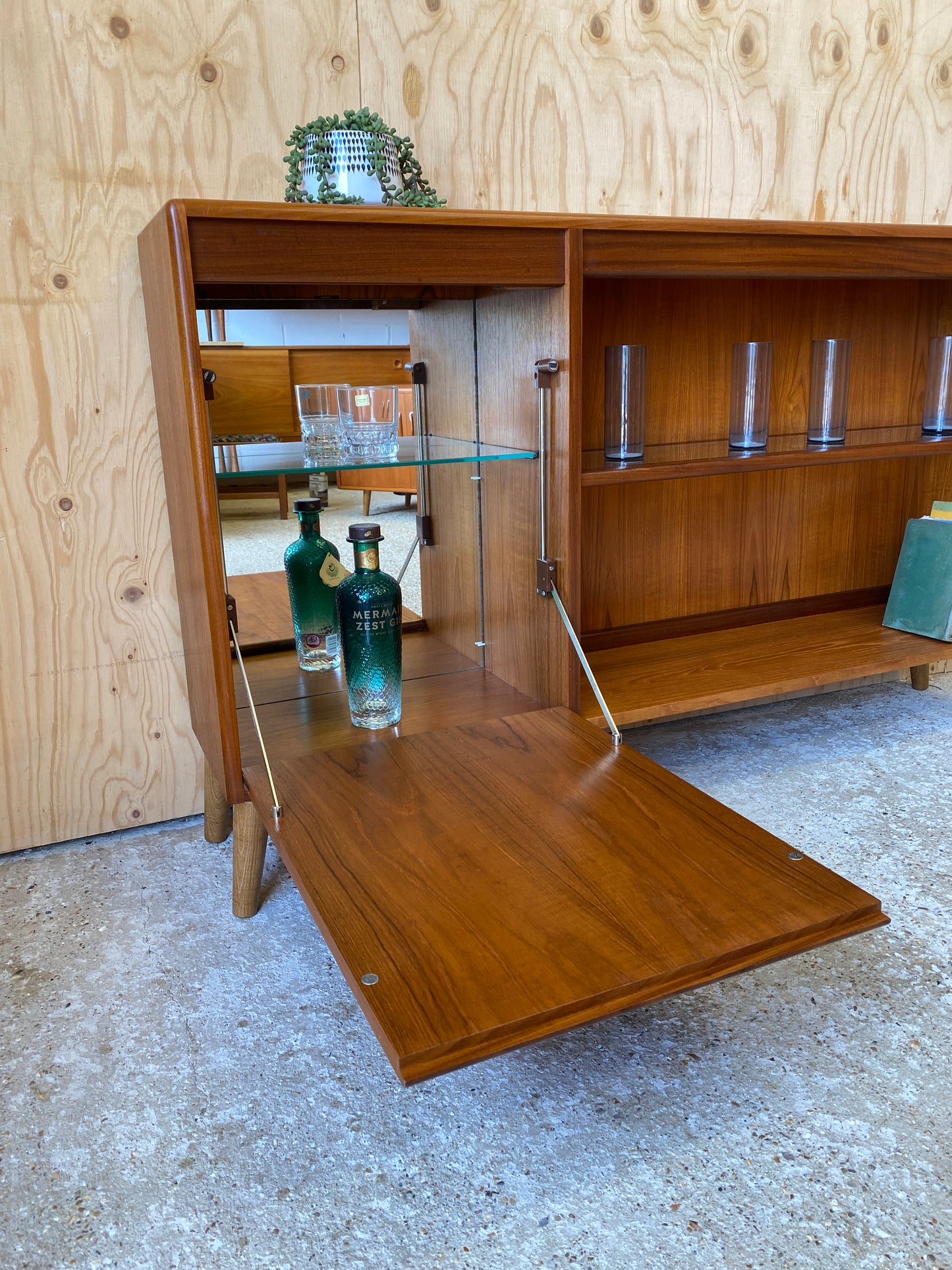 GPlan Drinks Cabinet