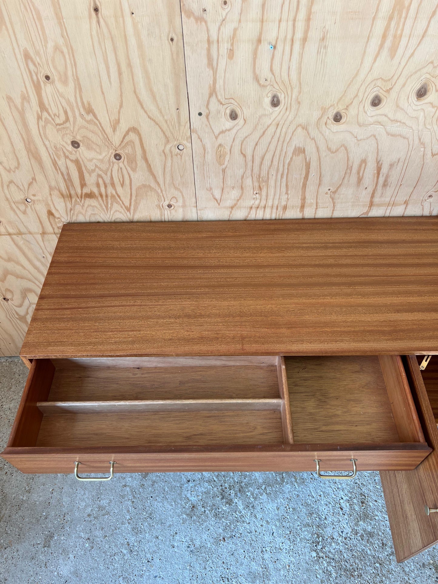 Uniflex Sideboard