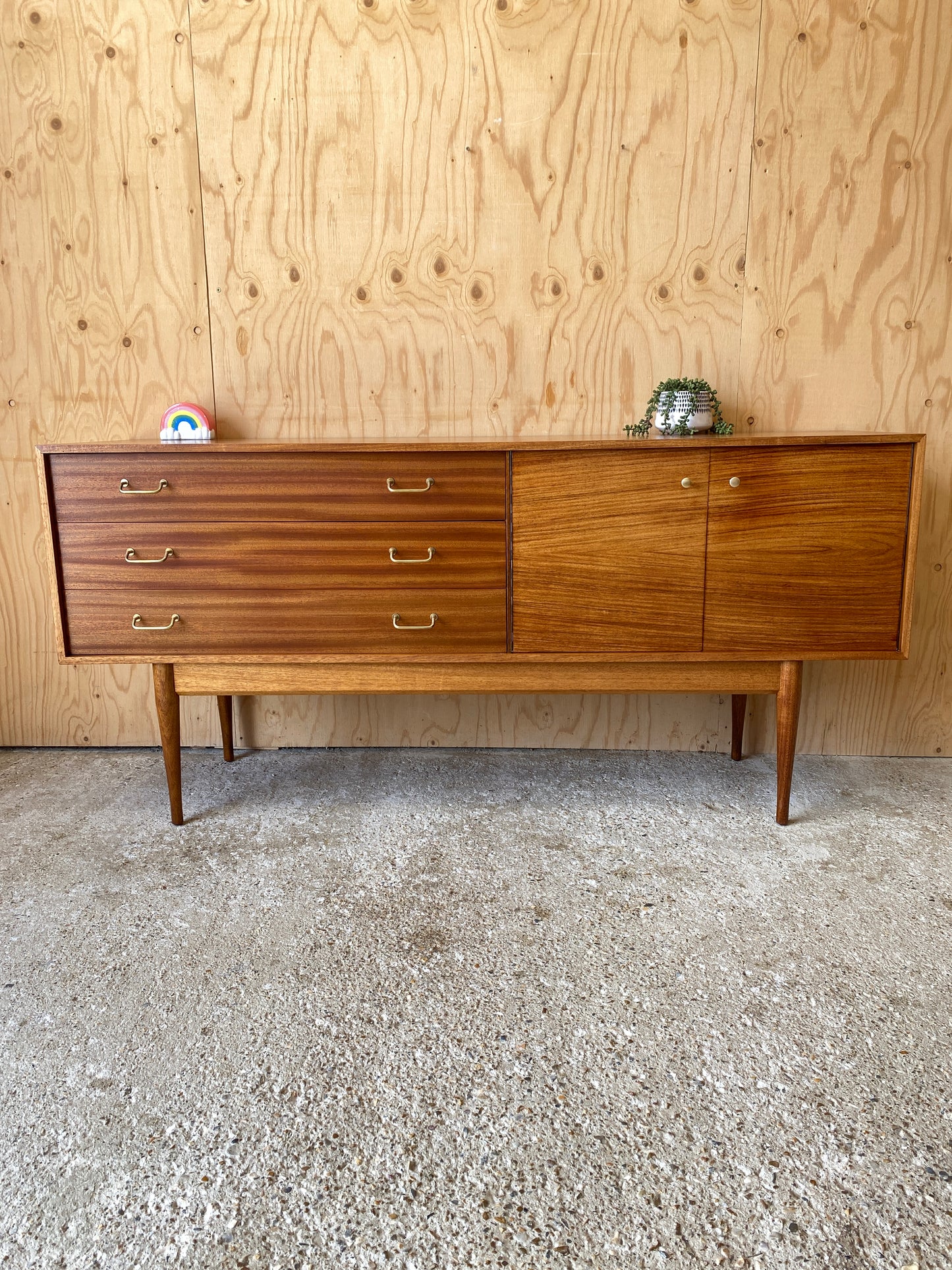 Uniflex Sideboard