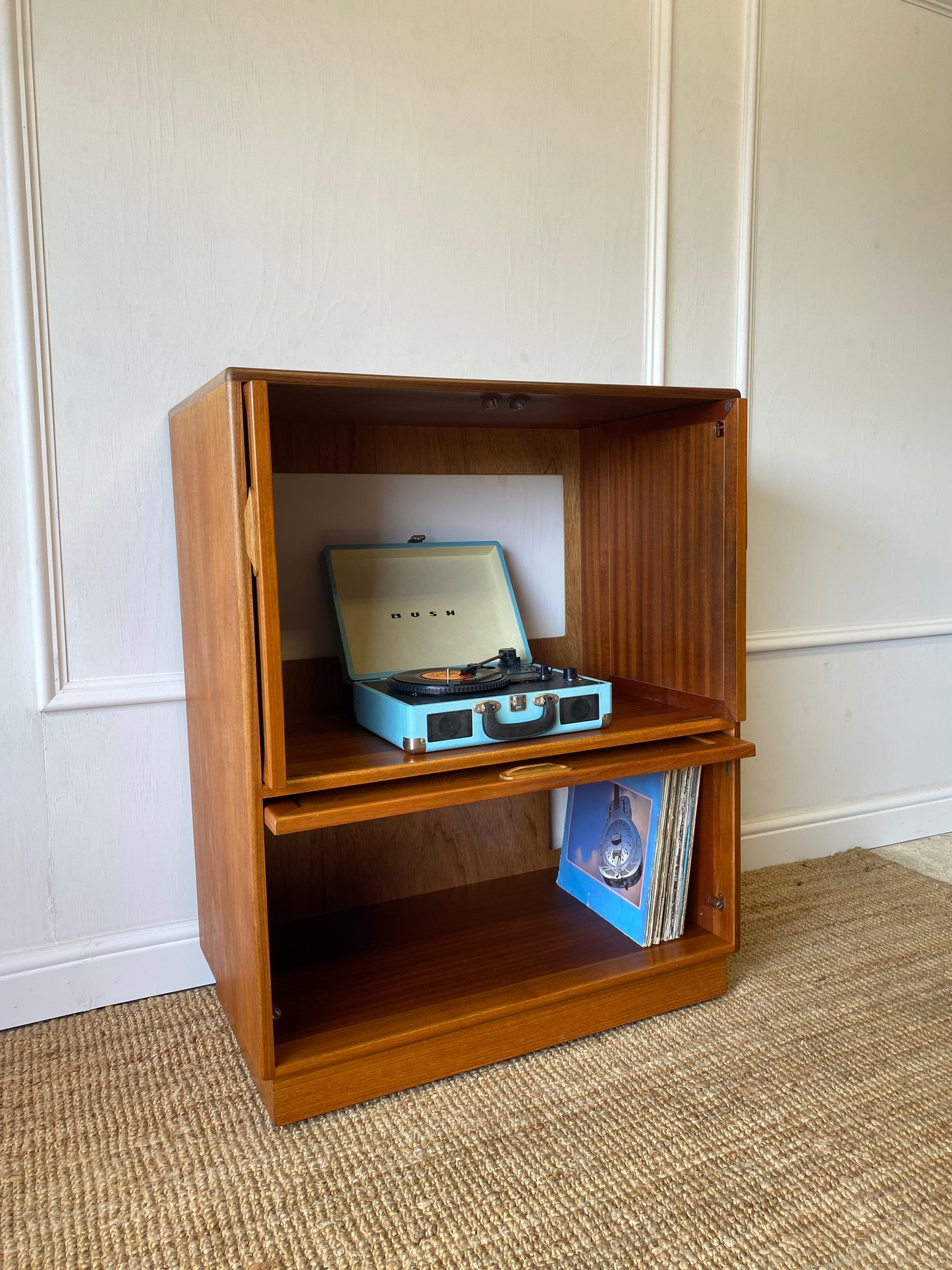 GPlan Fresco Media Cabinet 70 - 80s