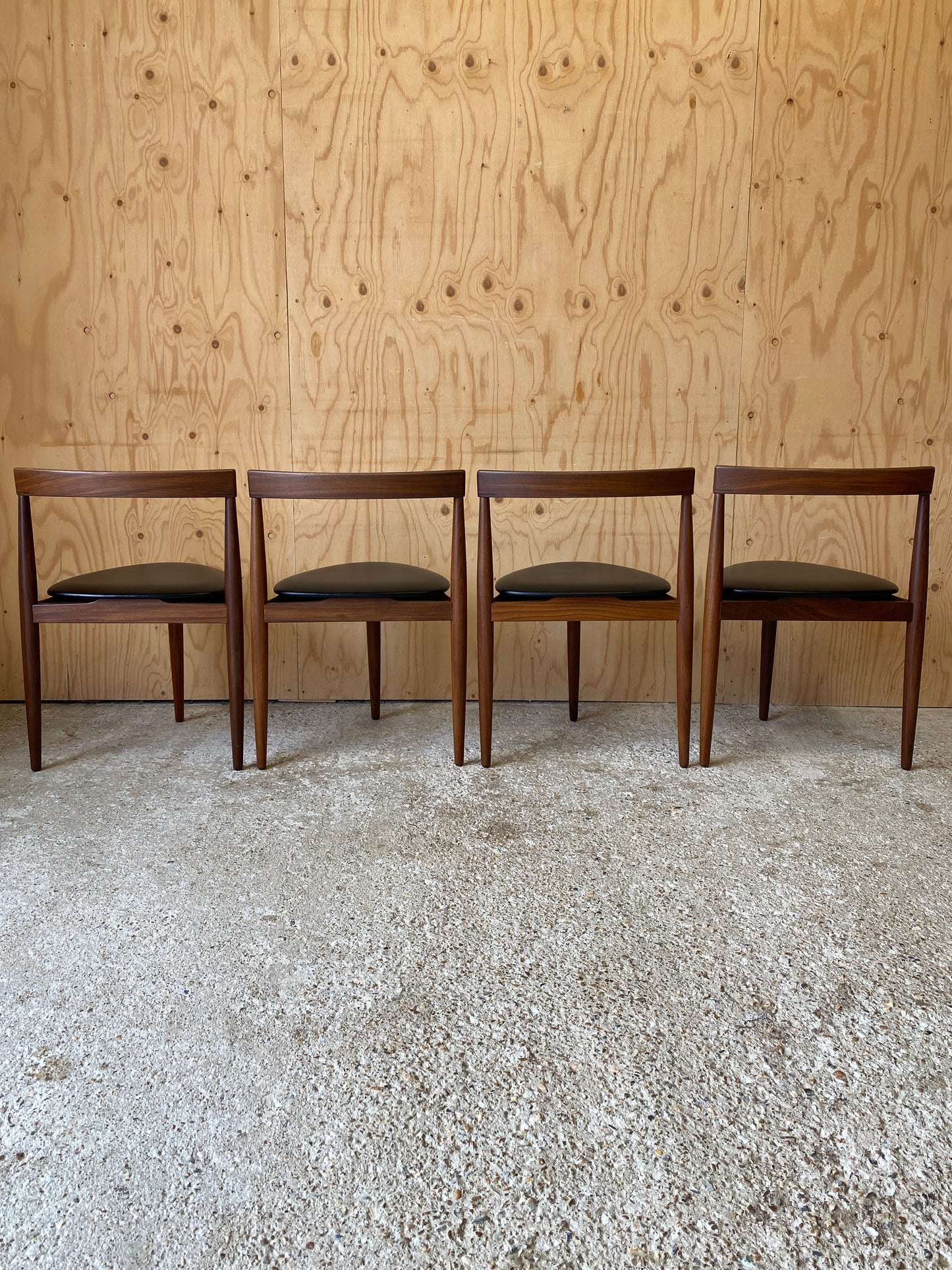 Roundette Table & Chairs