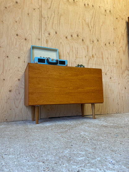 Retro Vintage Mid Century Beaver & Tapley 33 Sideboard on Wooden Tapered Legs