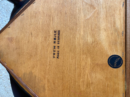 Roundette Table & Chairs