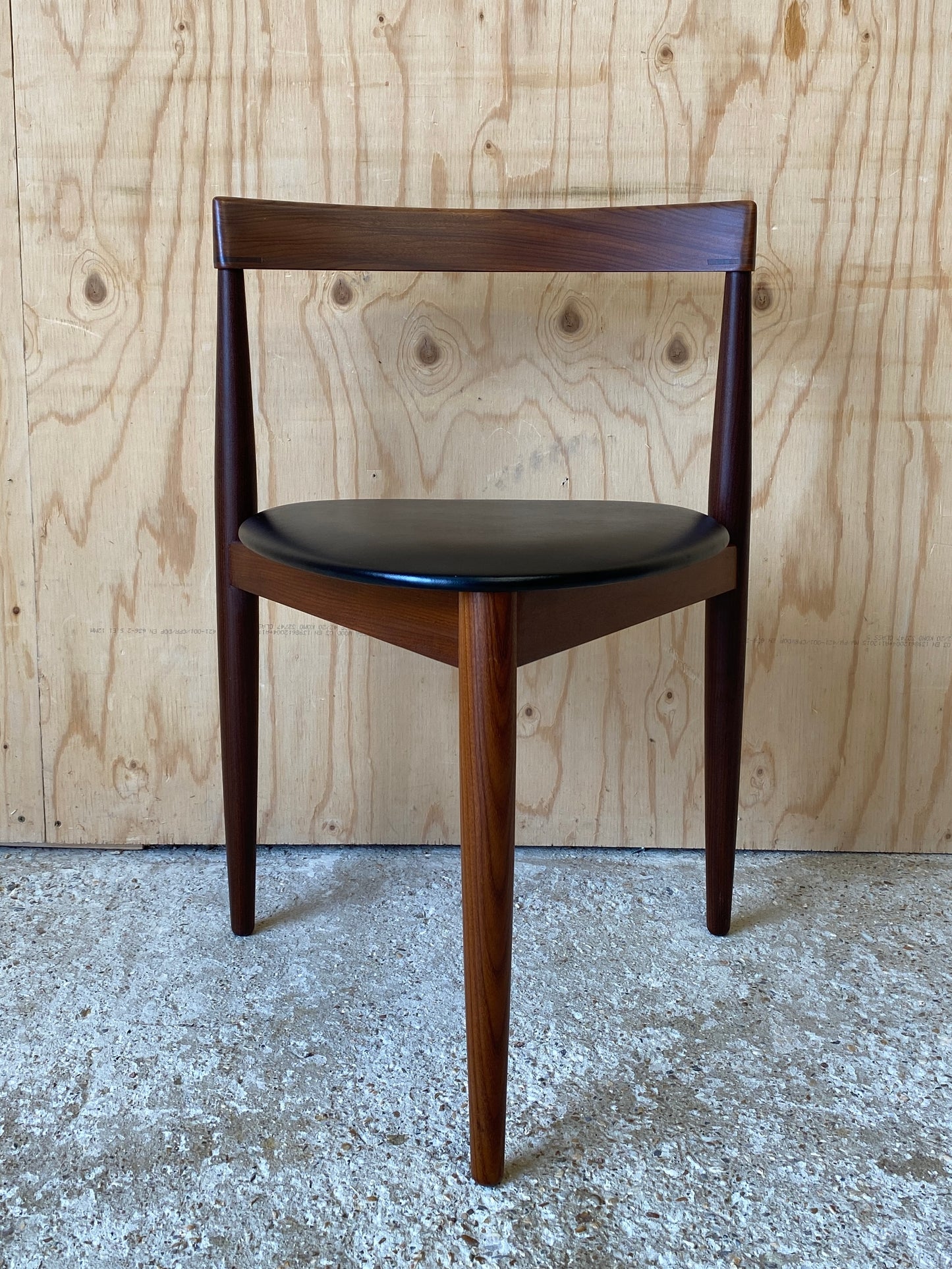 Roundette Table & Chairs