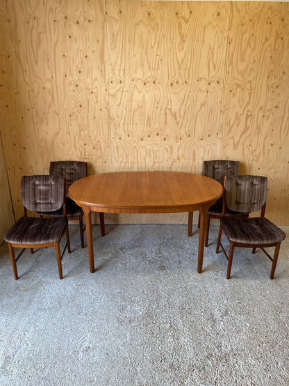 McIntosh Dining Table & Chairs