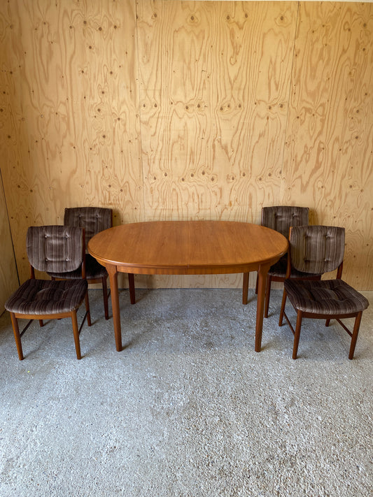 McIntosh Dining Table & Chairs