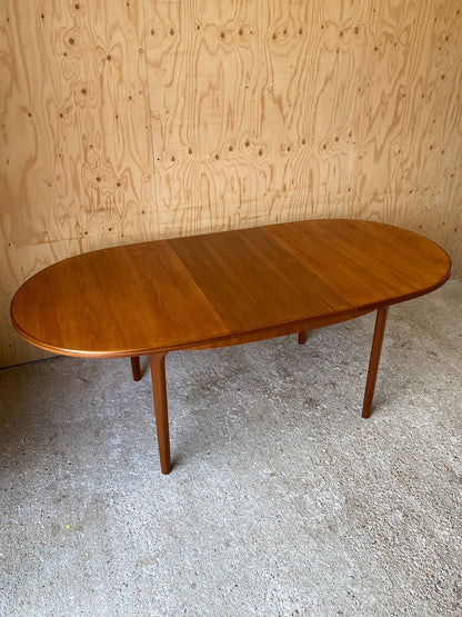 McIntosh Dining Table & Chairs