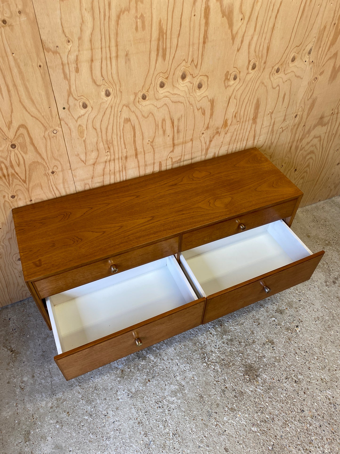 Meredew Chest of Drawers