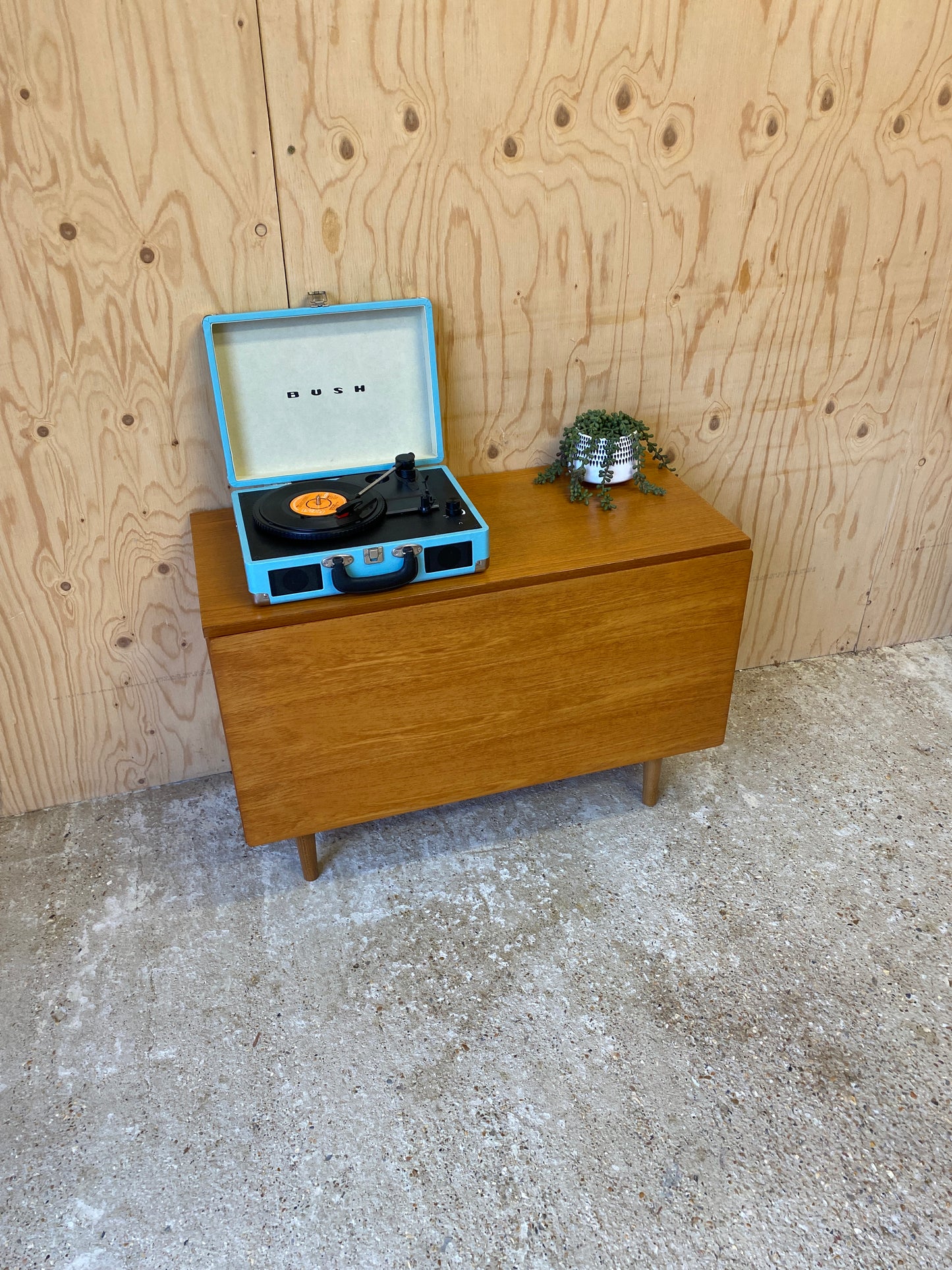 Retro Vintage Mid Century Beaver & Tapley 33 Sideboard on Wooden Tapered Legs