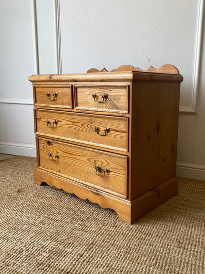 Pine Chest of Drawers