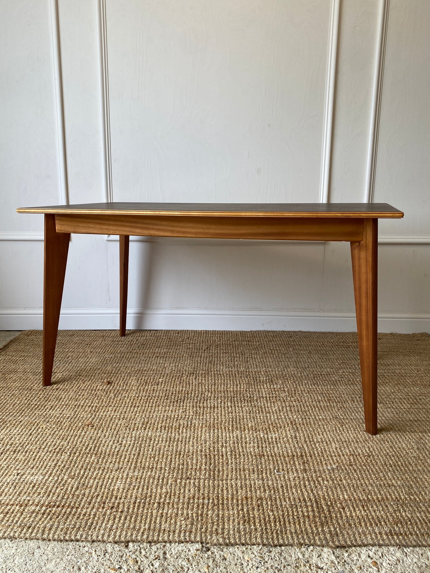 Morris of Glasgow Table