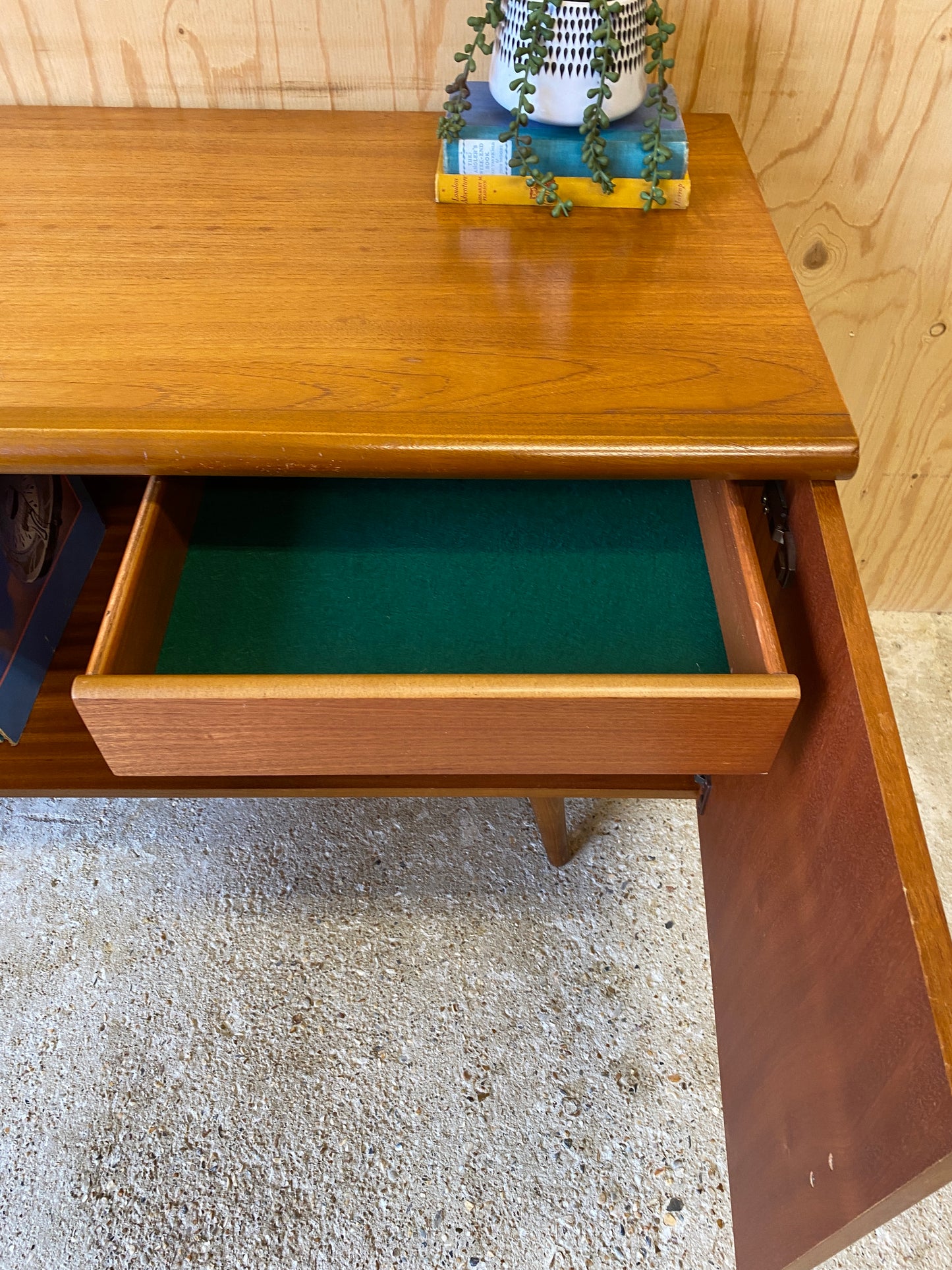 Vintage Sideboard TV stand