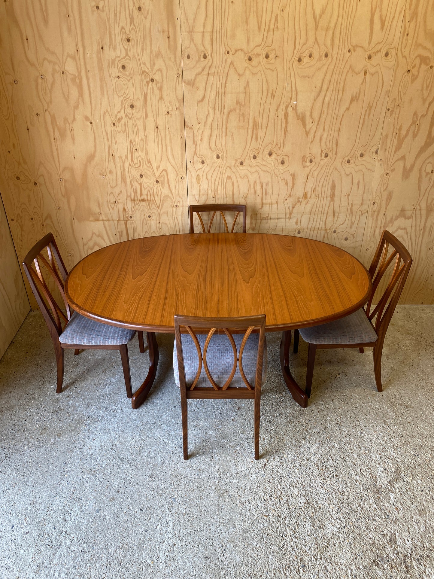 Vintage GPlan Extending Dining Table & Six GPlan Dining Chairs