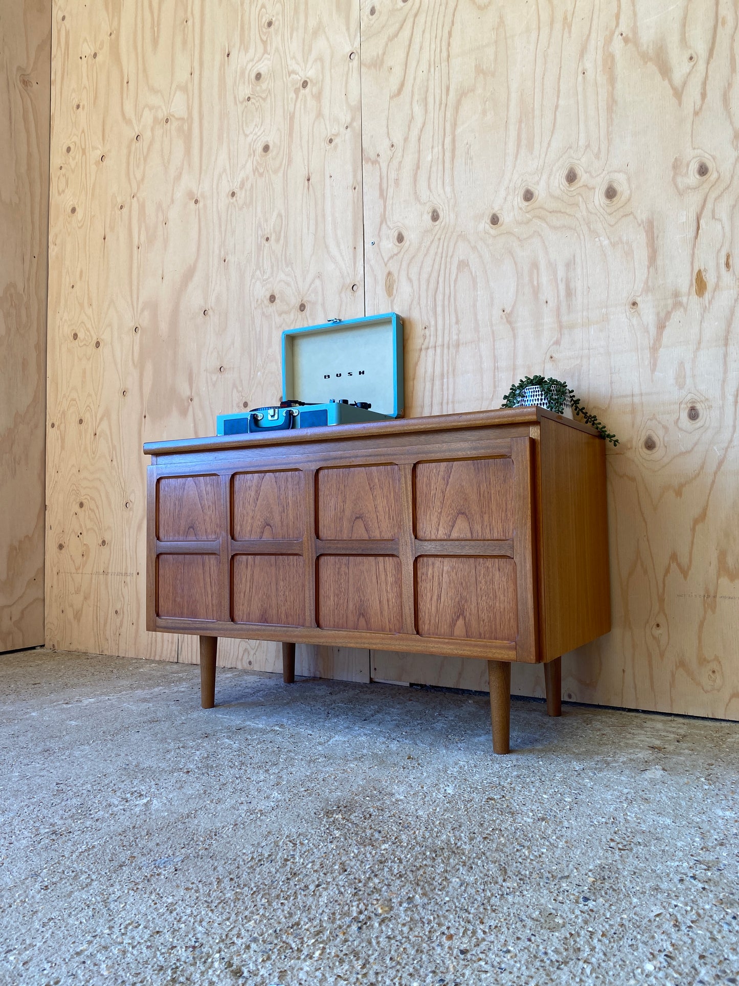 Mid Century Retro Vintage Nathan Sideboard on Wooden Tapered Legs