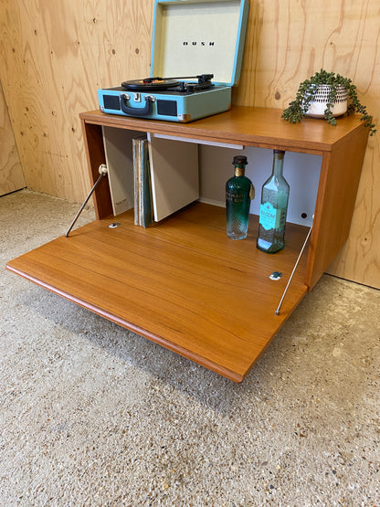 Retro Vintage Mid Century Beaver & Tapley 33 Sideboard on Wooden Tapered Legs