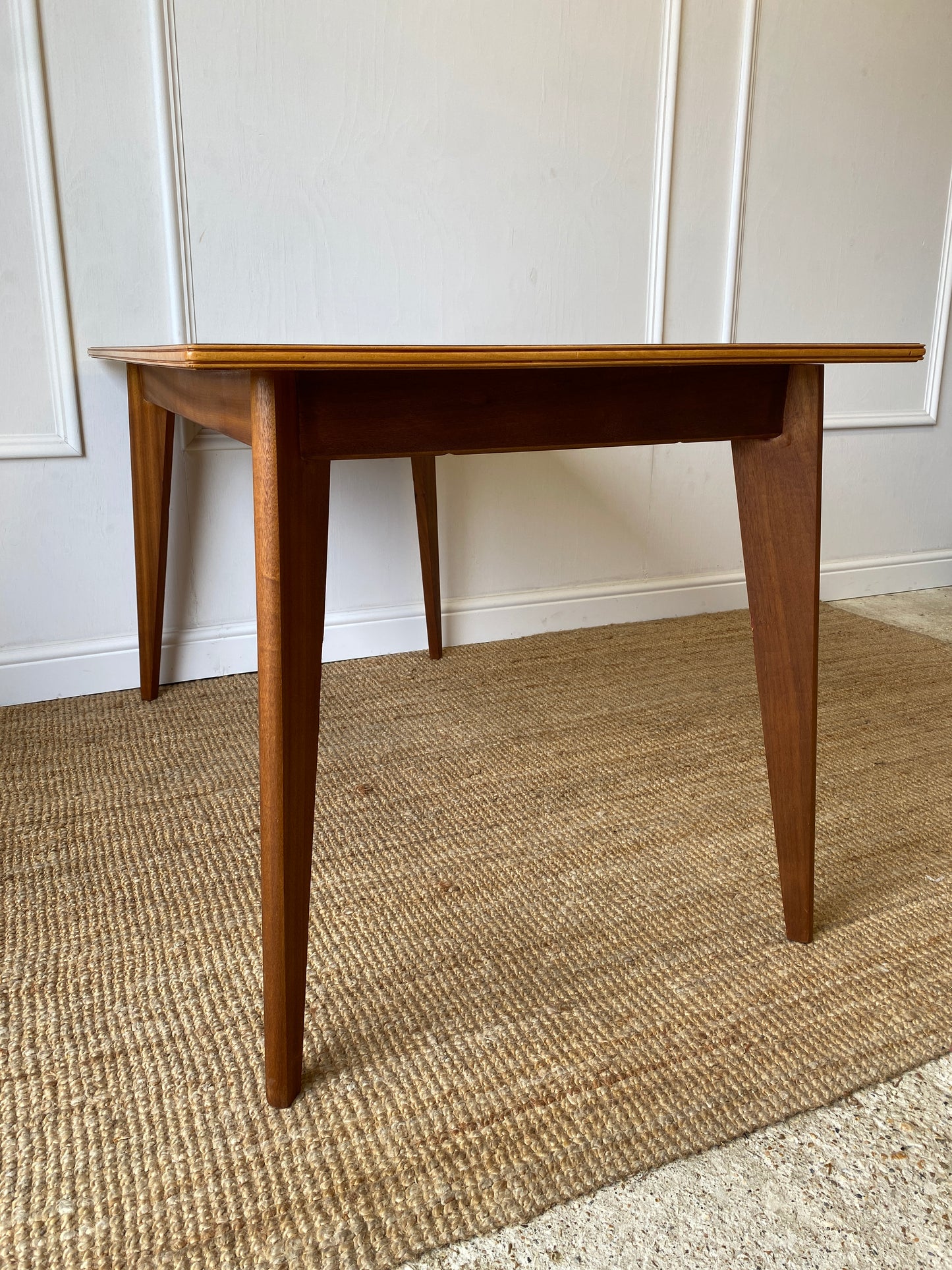 Morris of Glasgow Table