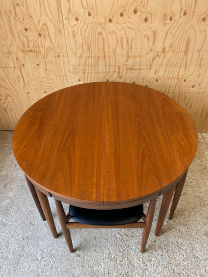 Roundette Table & Chairs