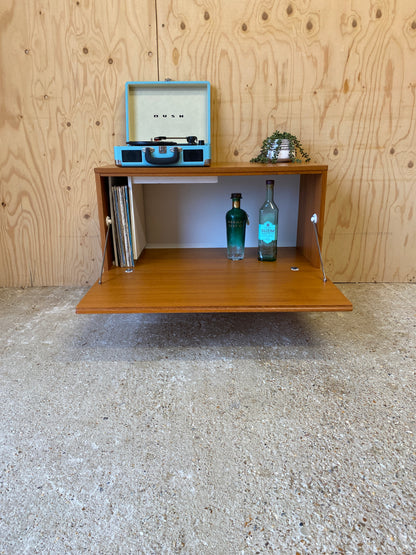 Retro Vintage Mid Century Beaver & Tapley 33 Sideboard on Wooden Tapered Legs