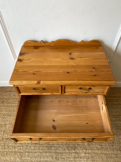 Pine Chest of Drawers