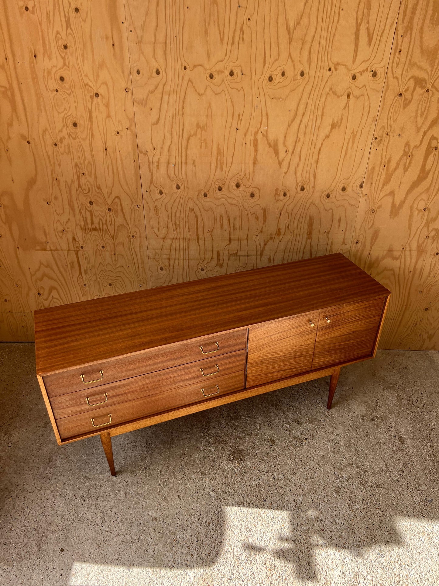 Uniflex Sideboard