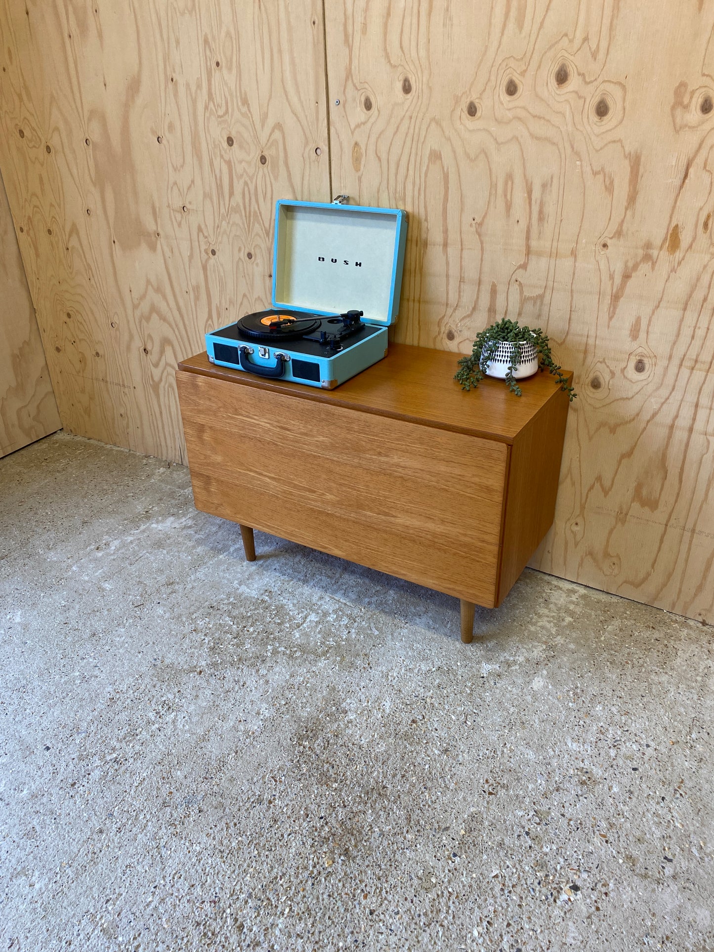 Retro Vintage Mid Century Beaver & Tapley 33 Sideboard on Wooden Tapered Legs