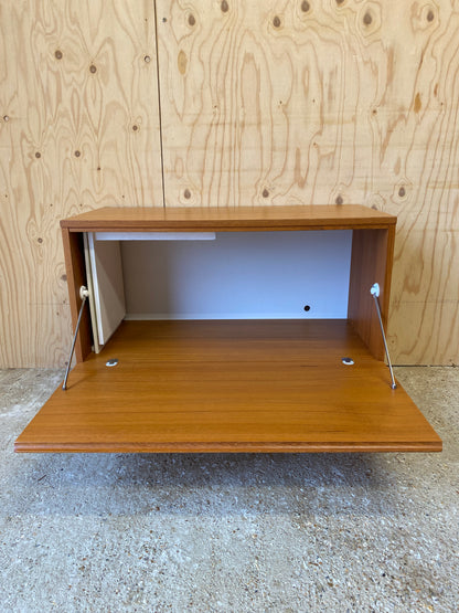 Retro Vintage Mid Century Beaver & Tapley 33 Sideboard on Wooden Tapered Legs