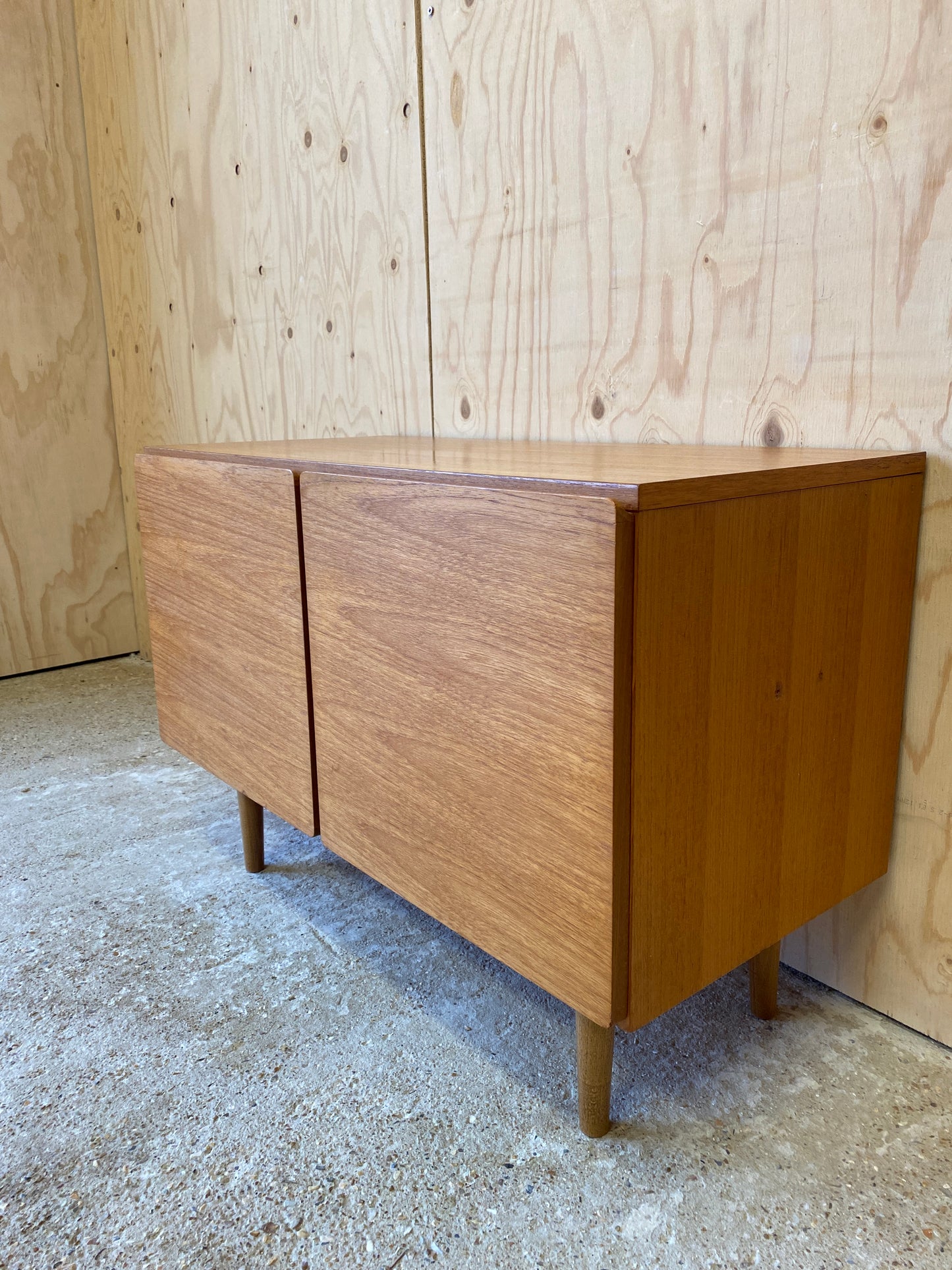 Retro Vintage Mid Century Record Cabinet by British makers Beaver & Tapley on Wooden Tapered Legs