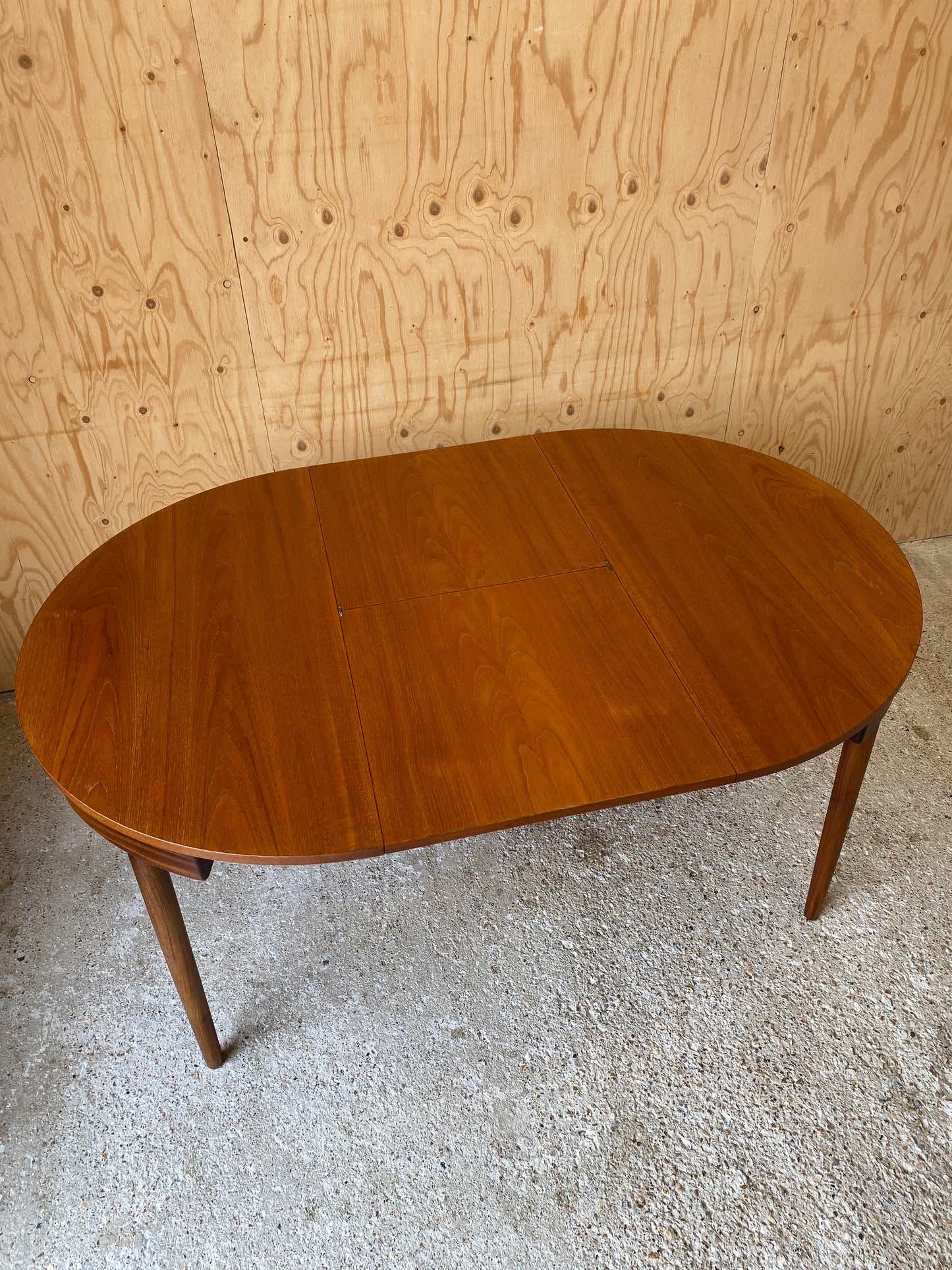 Roundette Table & Chairs