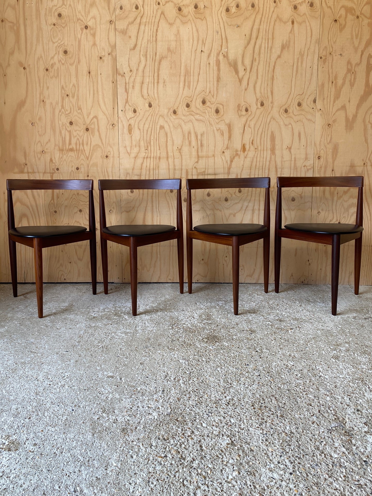 Roundette Table & Chairs